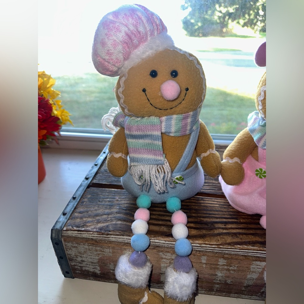 Pastel Gingerbread Girl & Boy Doll Shelf Sitter Christmas Set ~ NWT - Picture 2 of 7